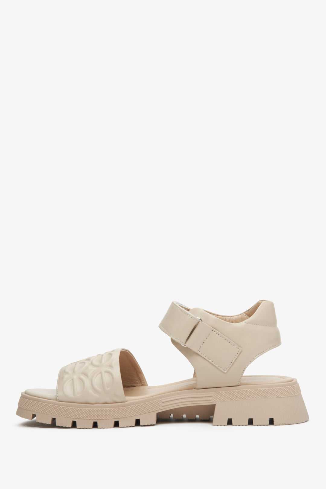 Sandały damskie w kolorze beżowym na rzep Estro.