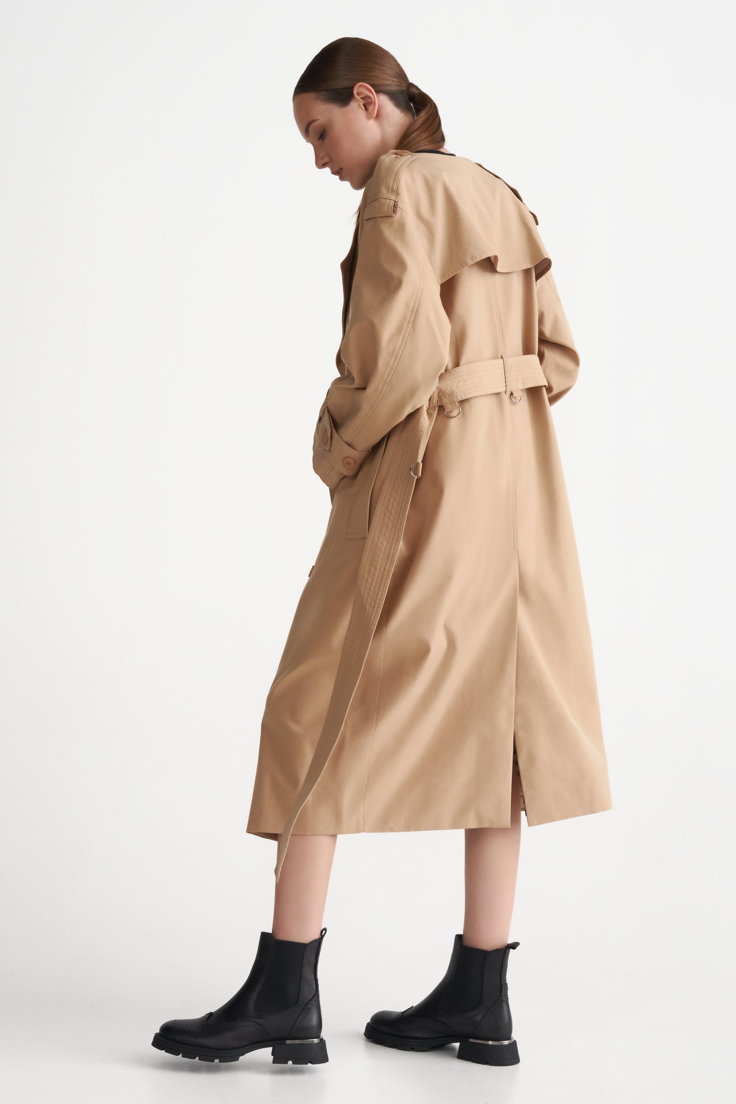 Sztyblety damskie na wiosnę z czarnej skóry naturalnej - prezentacja na modelce.