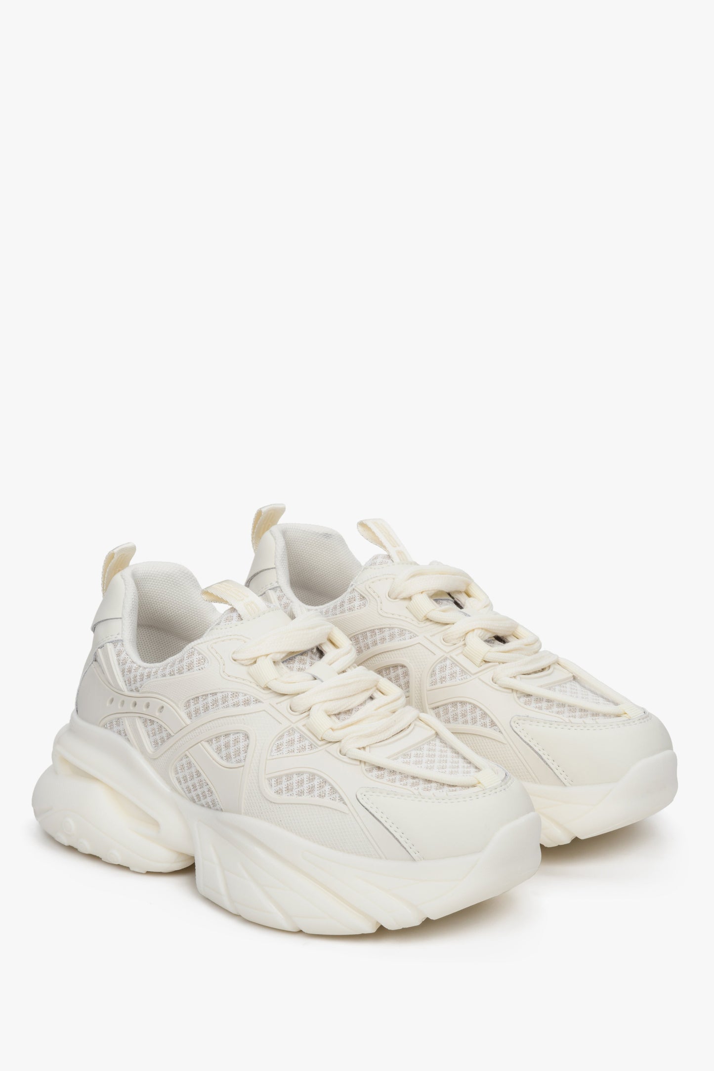 Sneakersy damskie w kolorze beżowym ze skóry naturalnej i materiału tekstylnego ze sznurowaniem na sezon wiosna/jesień.