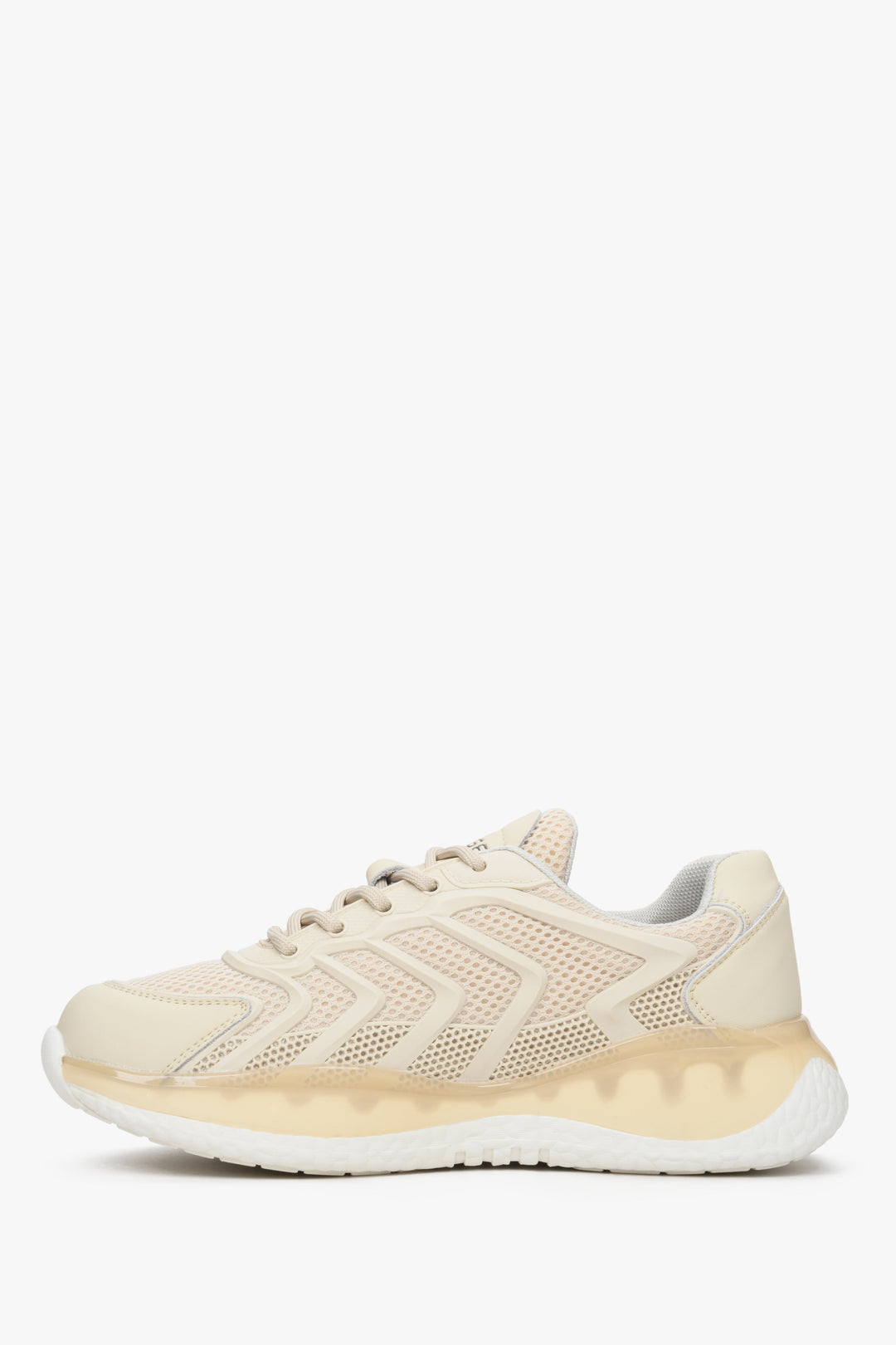 Mleczne sneakersy damskie na grubej podeszwie z siateczką Estro.