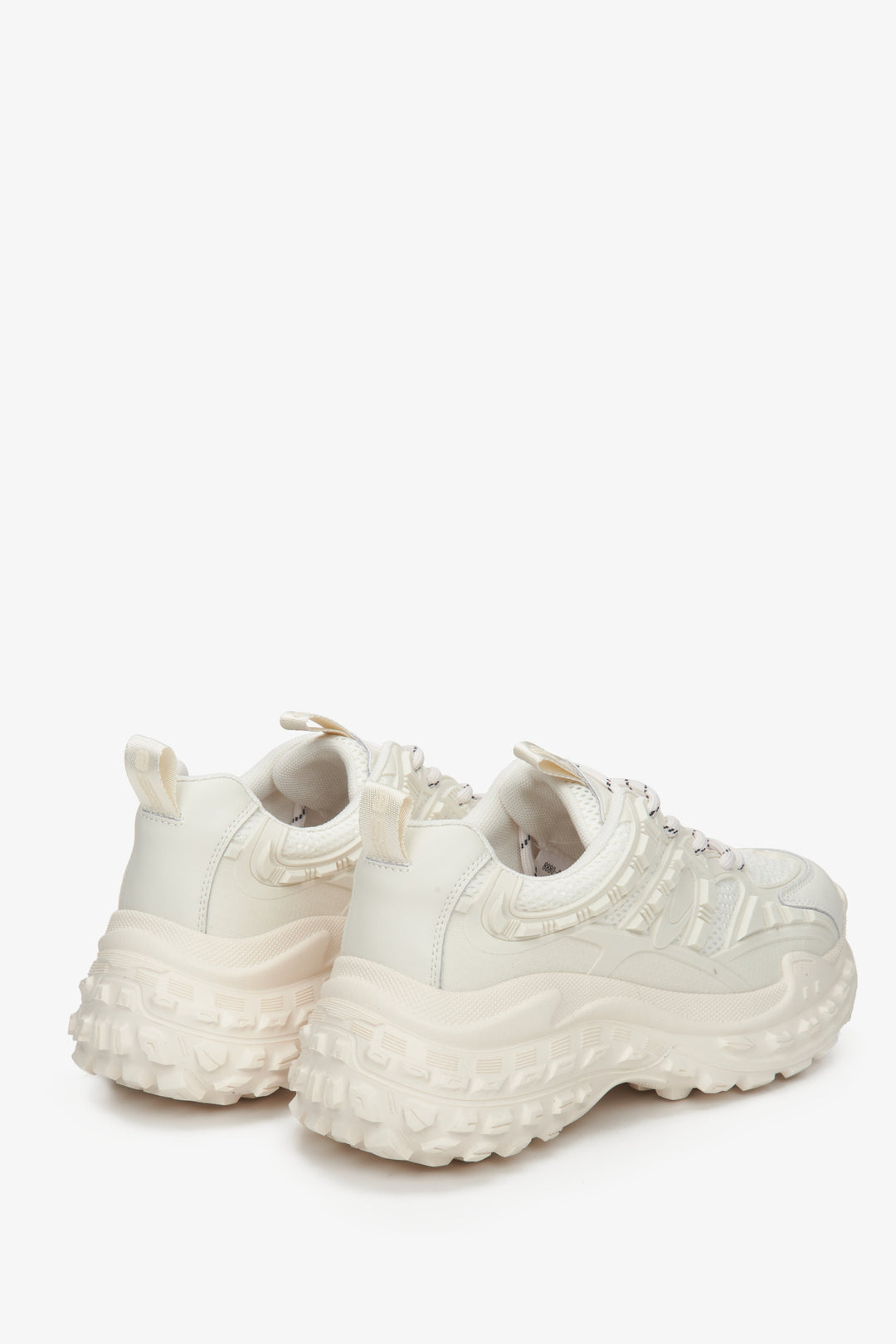 Sneakersy damskie skórzane ES 8 w kolorze beżowym - prezentacja zapiętka i przyszwy bocznej obuwia.
