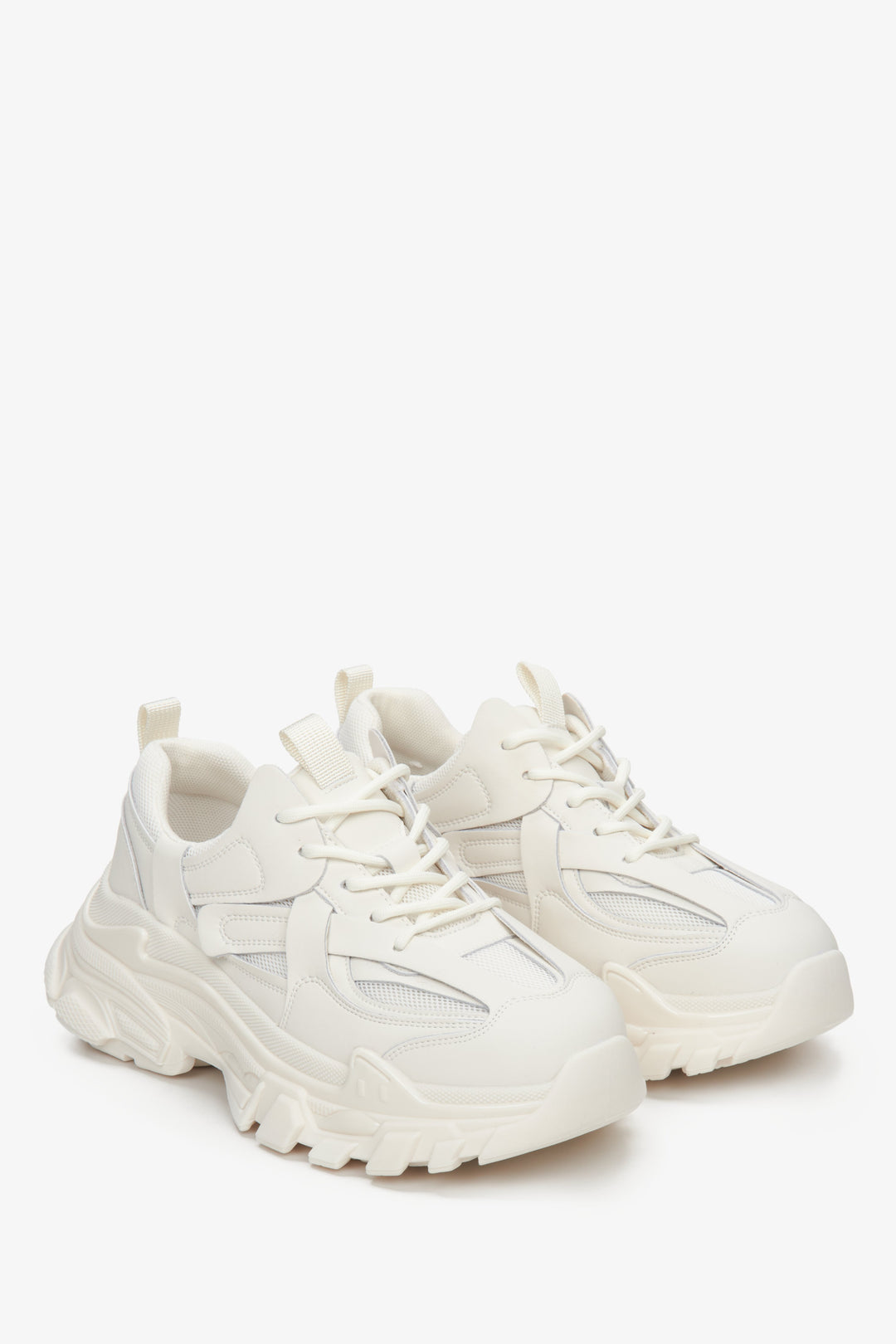 Sneakersy damskie ze sportowej linii ES 8 w białym kolorze na wiosnę i jesień.