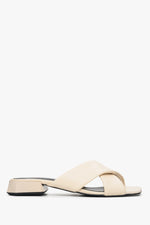 Beżowe klapki damskie z paskami na krzyż ze skóry naturalnej Estro ER00112986