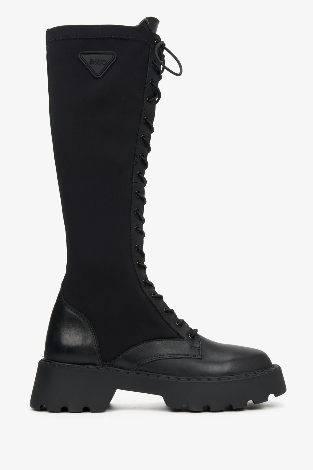 Damskie workey Estro z wysoką, elastyczną cholewką w kolorze czarnym.