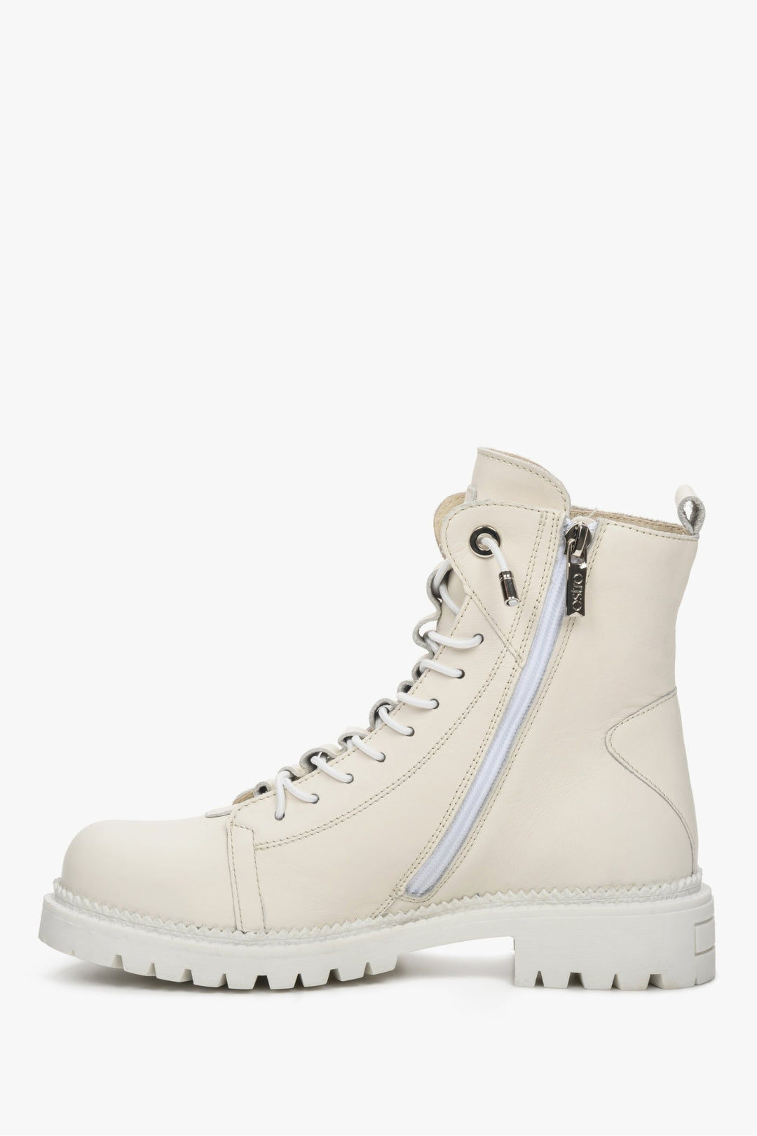 Damskie, wysokie botki sznurowane na jesień ze skóry naturalnej w kolorze beżowym marki Estro.