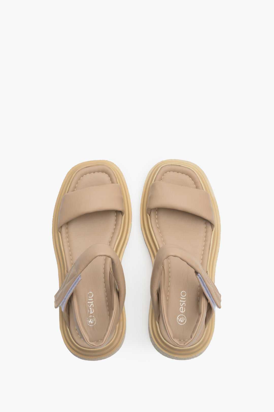 Skórzane, lekkie sandały damskie Estro zapinane na rzep - prezentacja obuwia z góry.