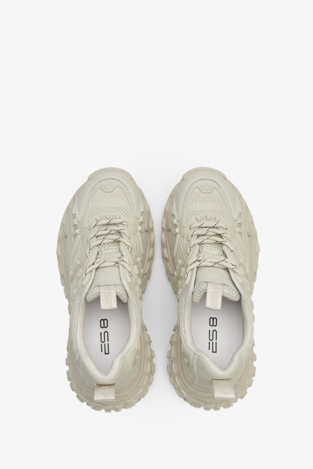 Sneakersy damskie w kolorze jasnozielonym ze sznurowaniem ze skóry naturalnej - prezentacja obuwia z góry.