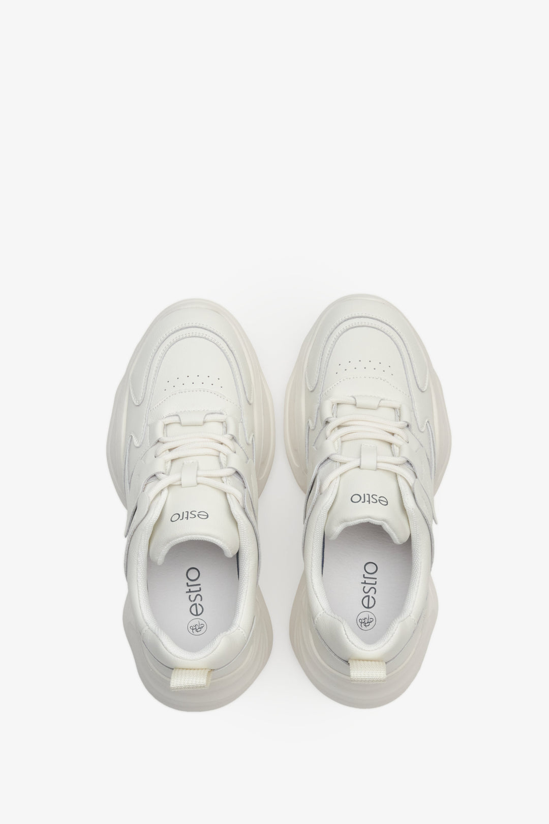 Sneakersy damskie w kolorze białym ze skóry naturalnej Estro - prezentacja obuwia z góry.