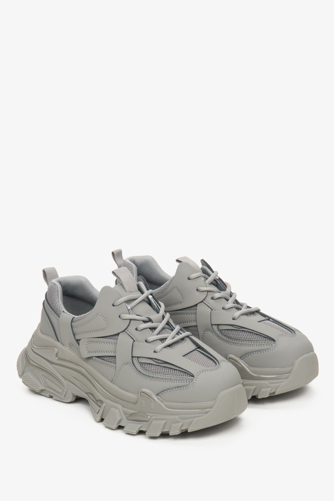 Sneakersy damskie ze sportowej linii ES 8 w szarym kolorze na wiosnę i jesień.