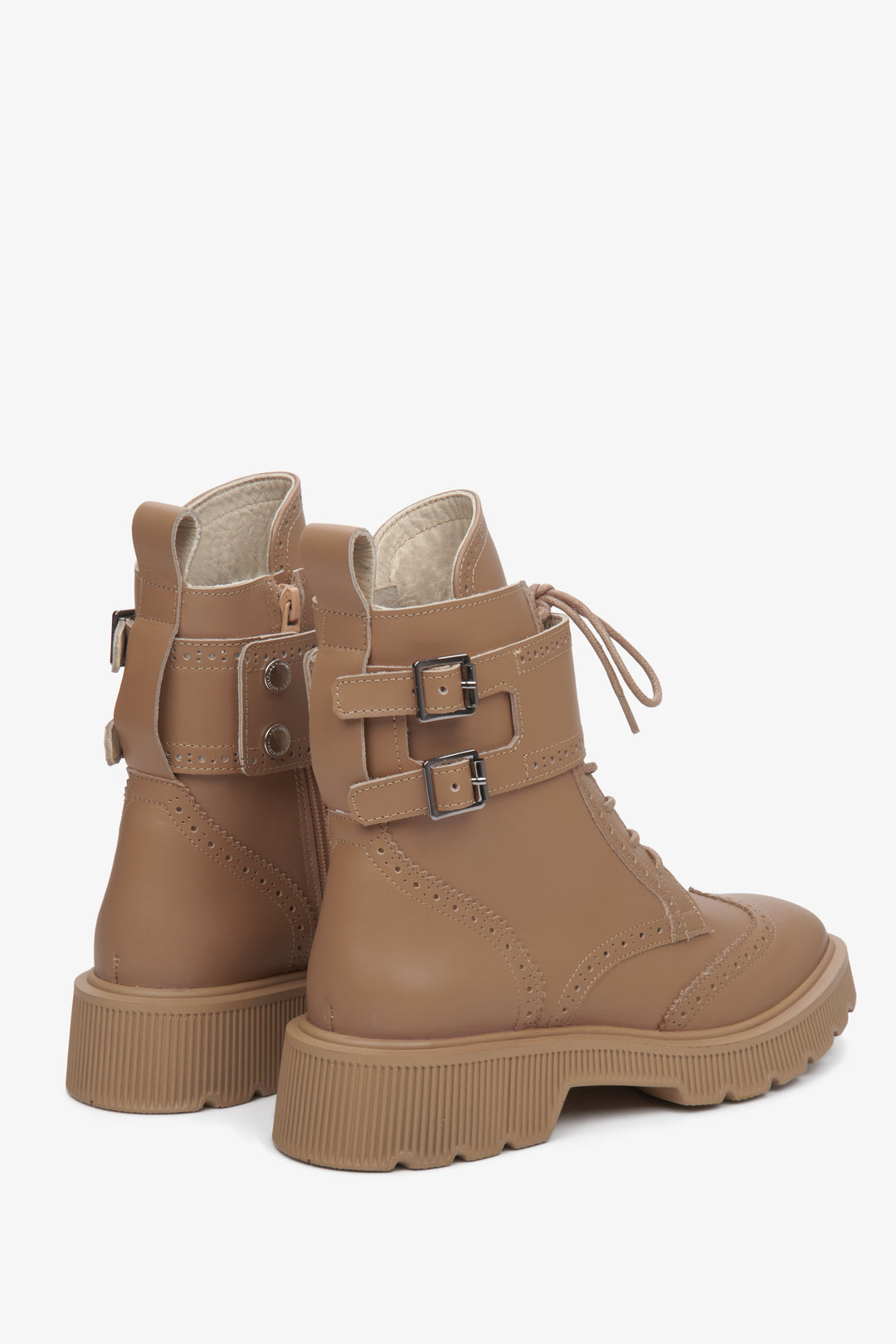 Wysokie, damskie workery ze skóry naturalnej z suwakiem marki Estro w kolorze brązowym.