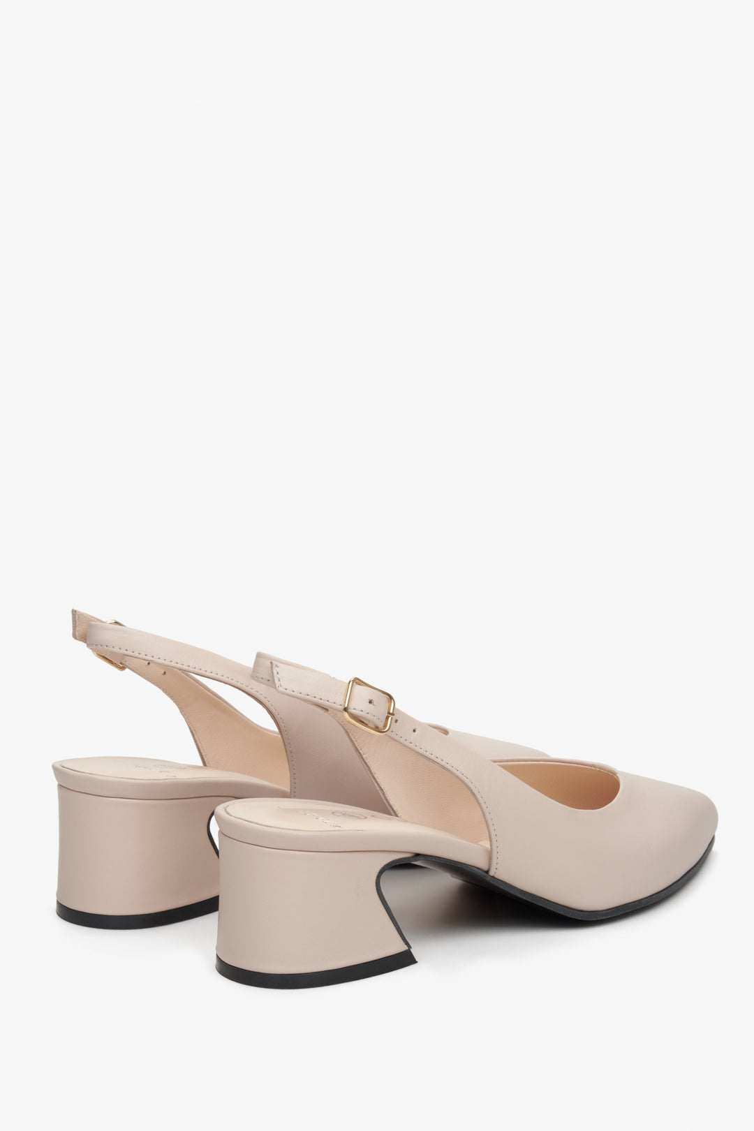 Czółenka skórzane damskie beżowe Estro na obcasie - prezentacja tylnej części butów.