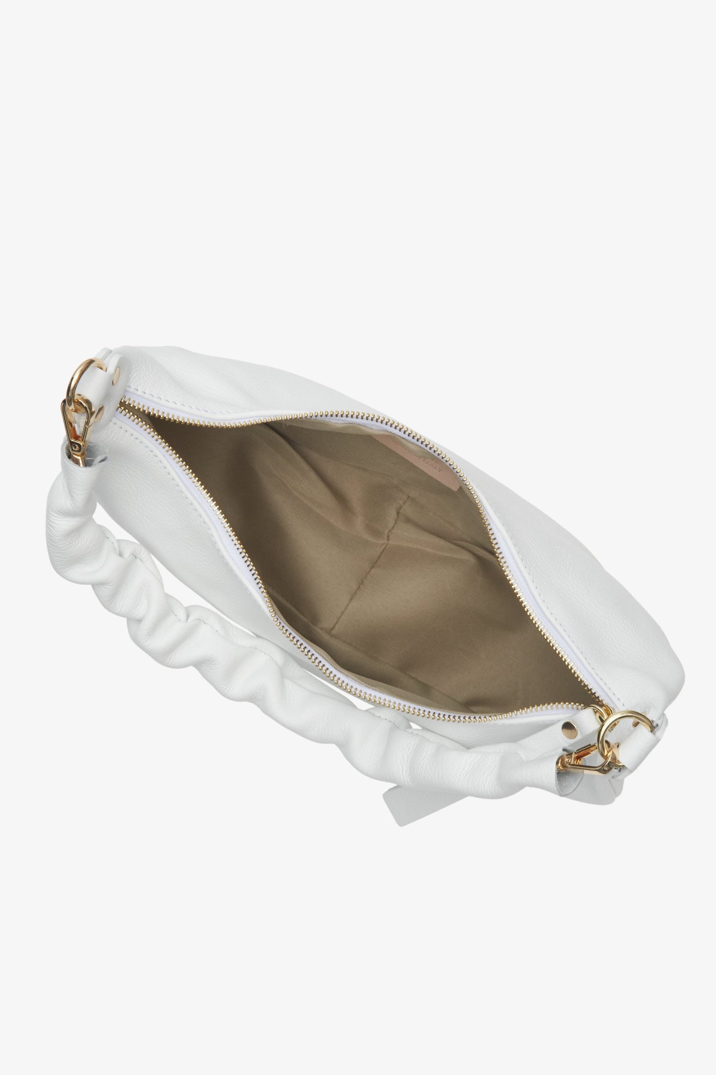 Biała, skórzana torebka damska Estro, model bagietki - zbliżenie na wnętrze modelu.