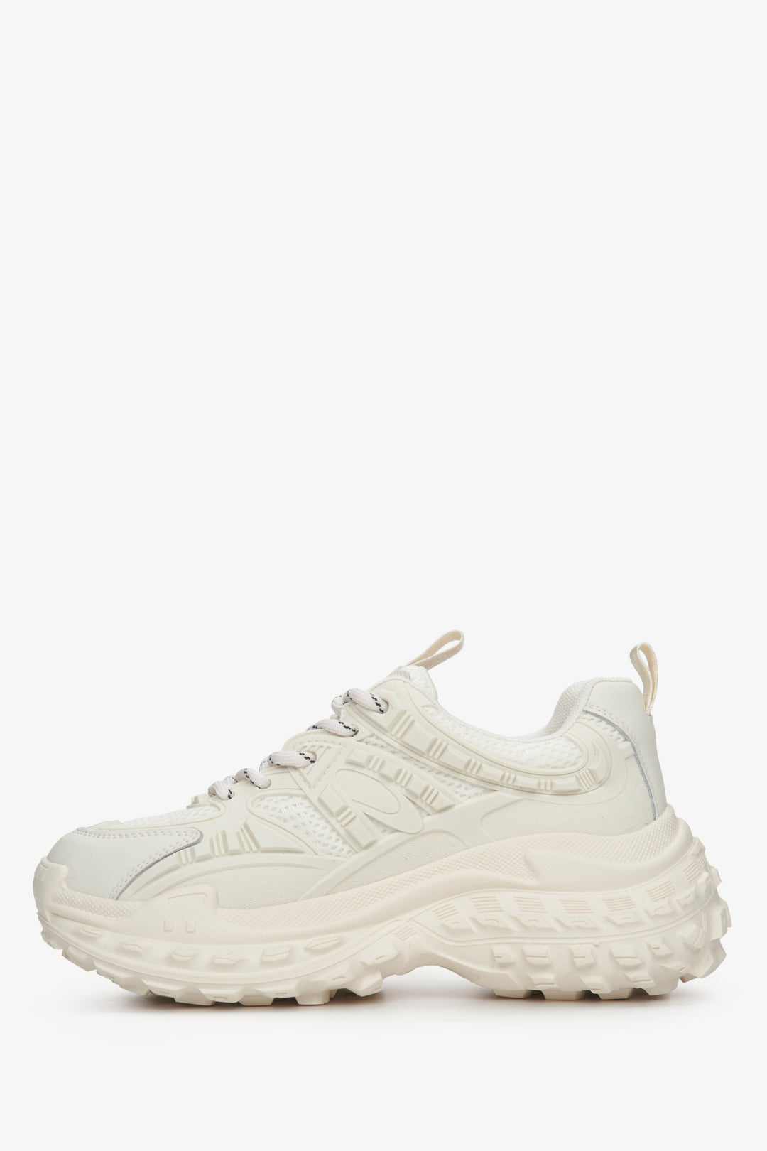 Sportowe sneakersy damskie Estro na platformie ze skóry naturalnej w kolorze beżowym.