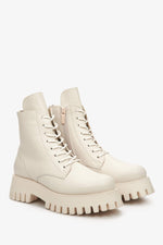 Jasnobeżowe zimowe botki damskie ze skóry naturalnej Estro ER00112209