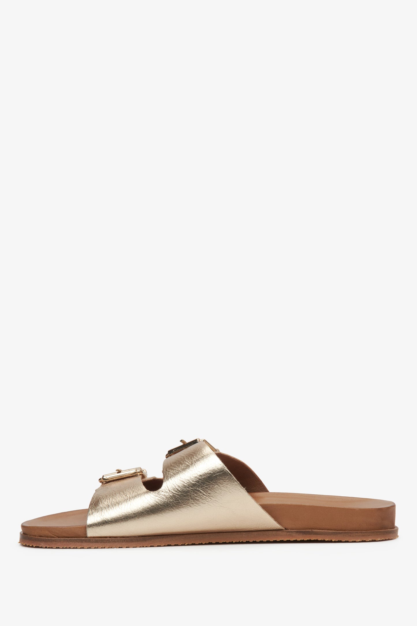 Klapki damskie złote skórzane Estro z grubych pasków - profil butów.