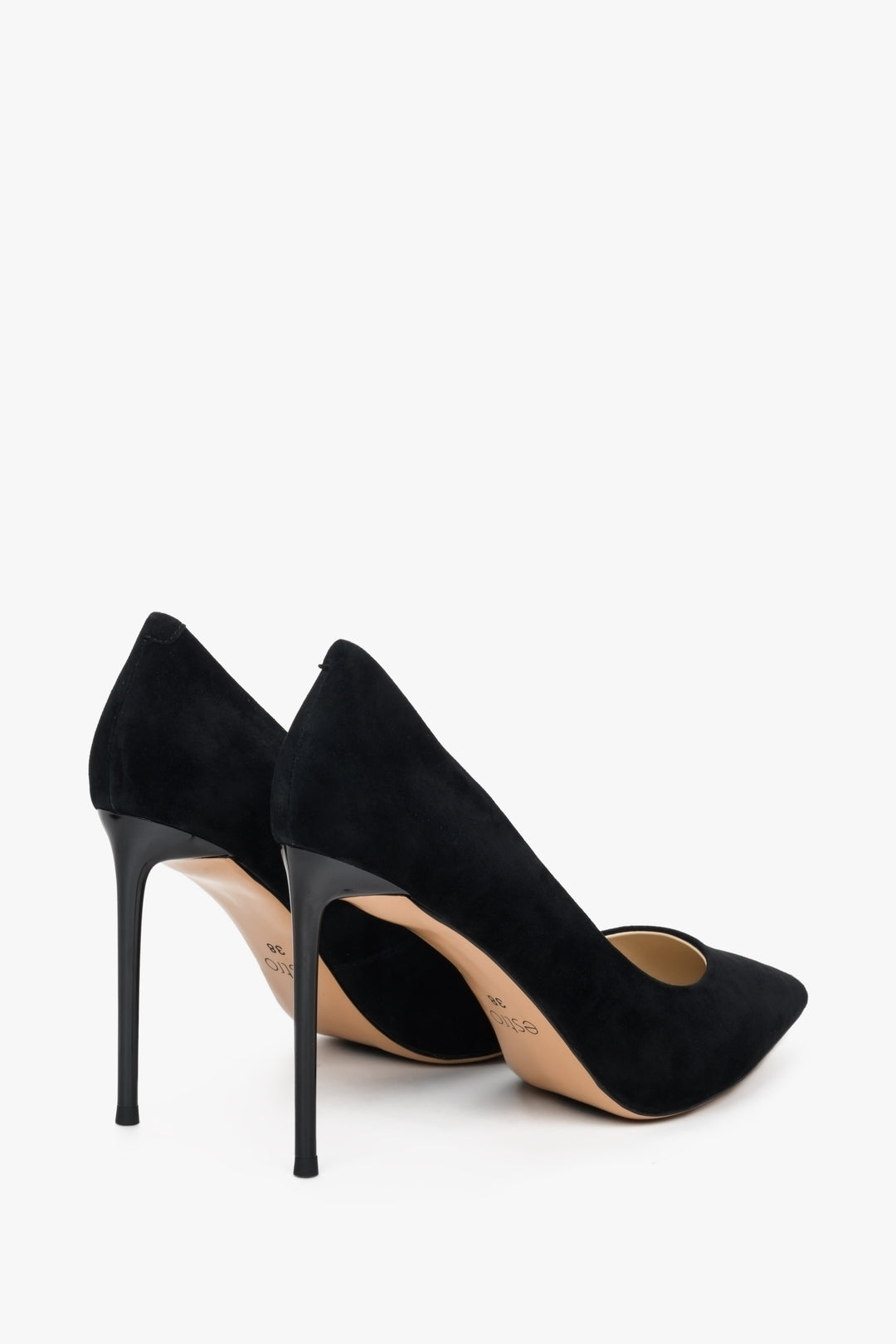 Szpilki damskie z naturalnego weluru w kolorze czarnym  na wysokim obcasie.