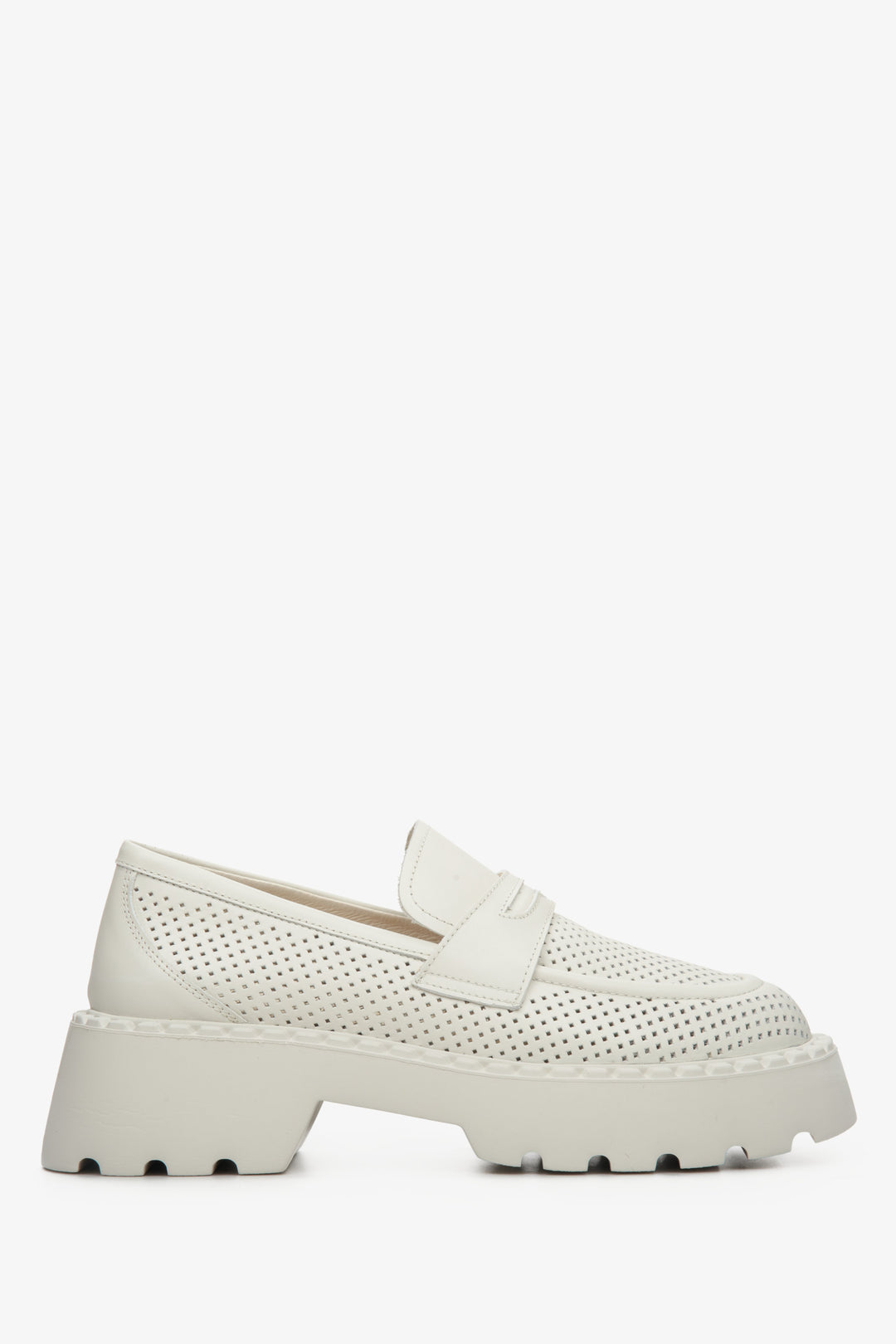 Jasnobeżowe loafersy damskie ze skóry naturalnej na lato Estro ER00112913