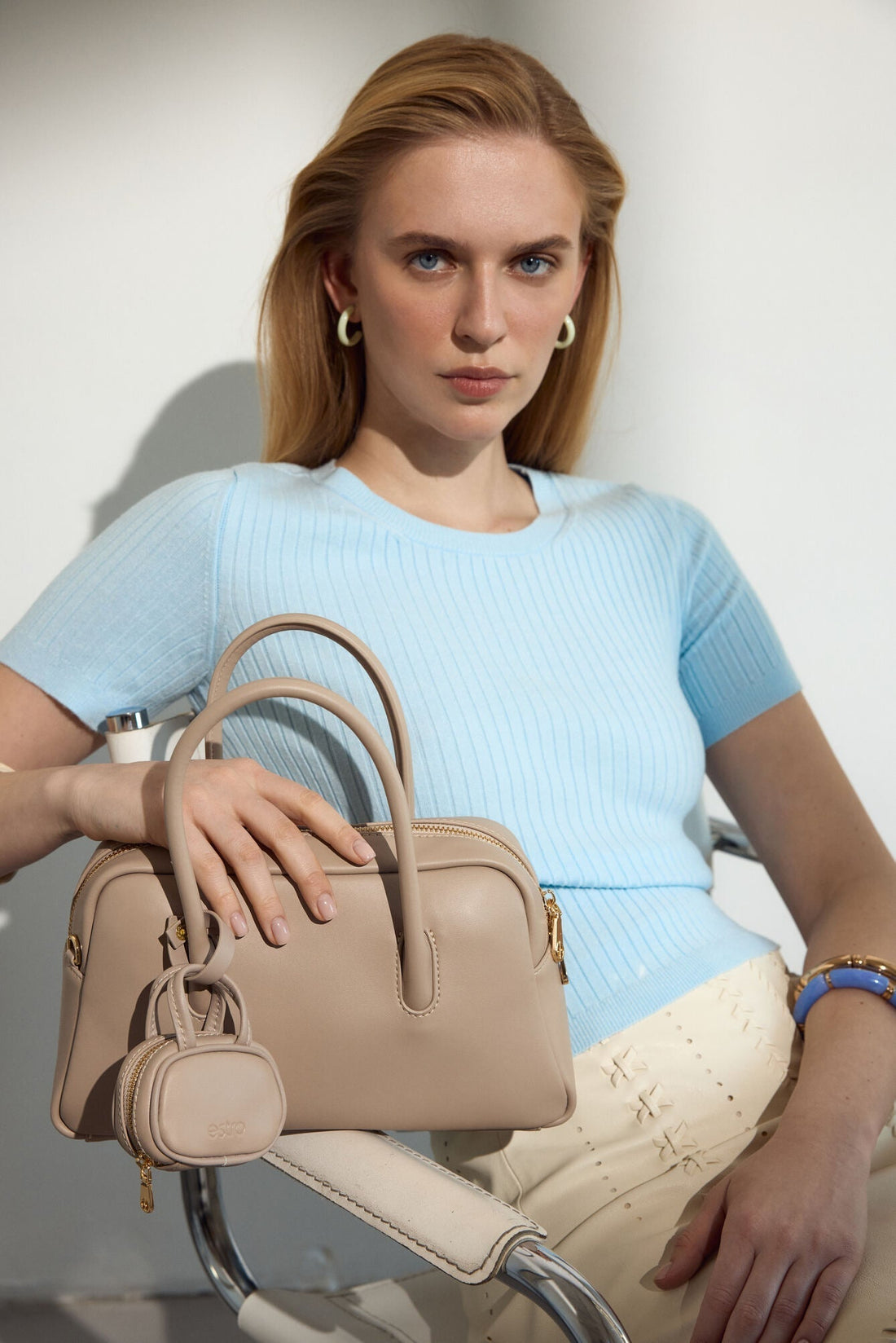 Błękitny, lazurowy, babyblue. Kolor niebieski w modzie: historia i symbolika