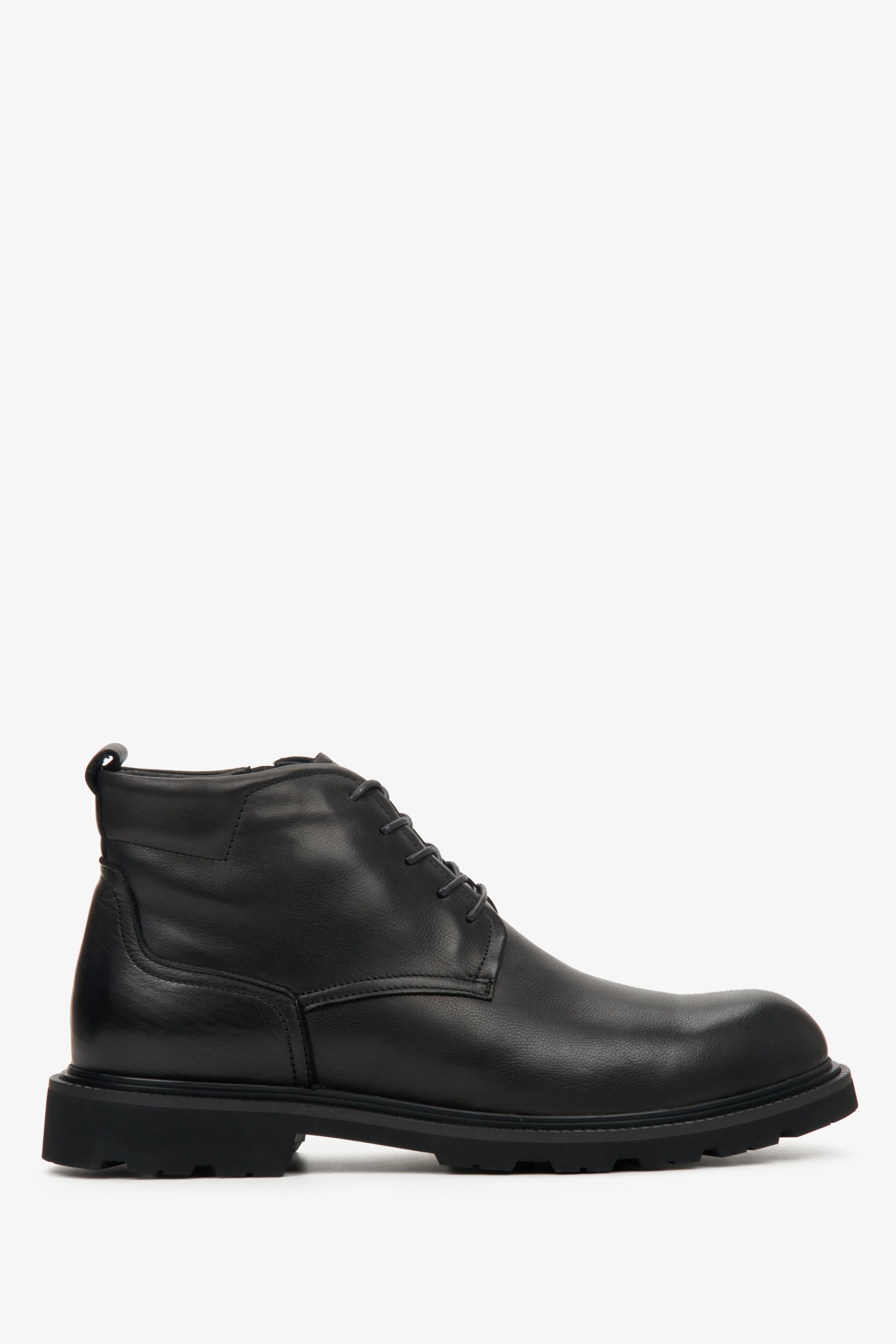 Skórzane zimowe botki męskie Estro w kolorze czarnym - profil buta.