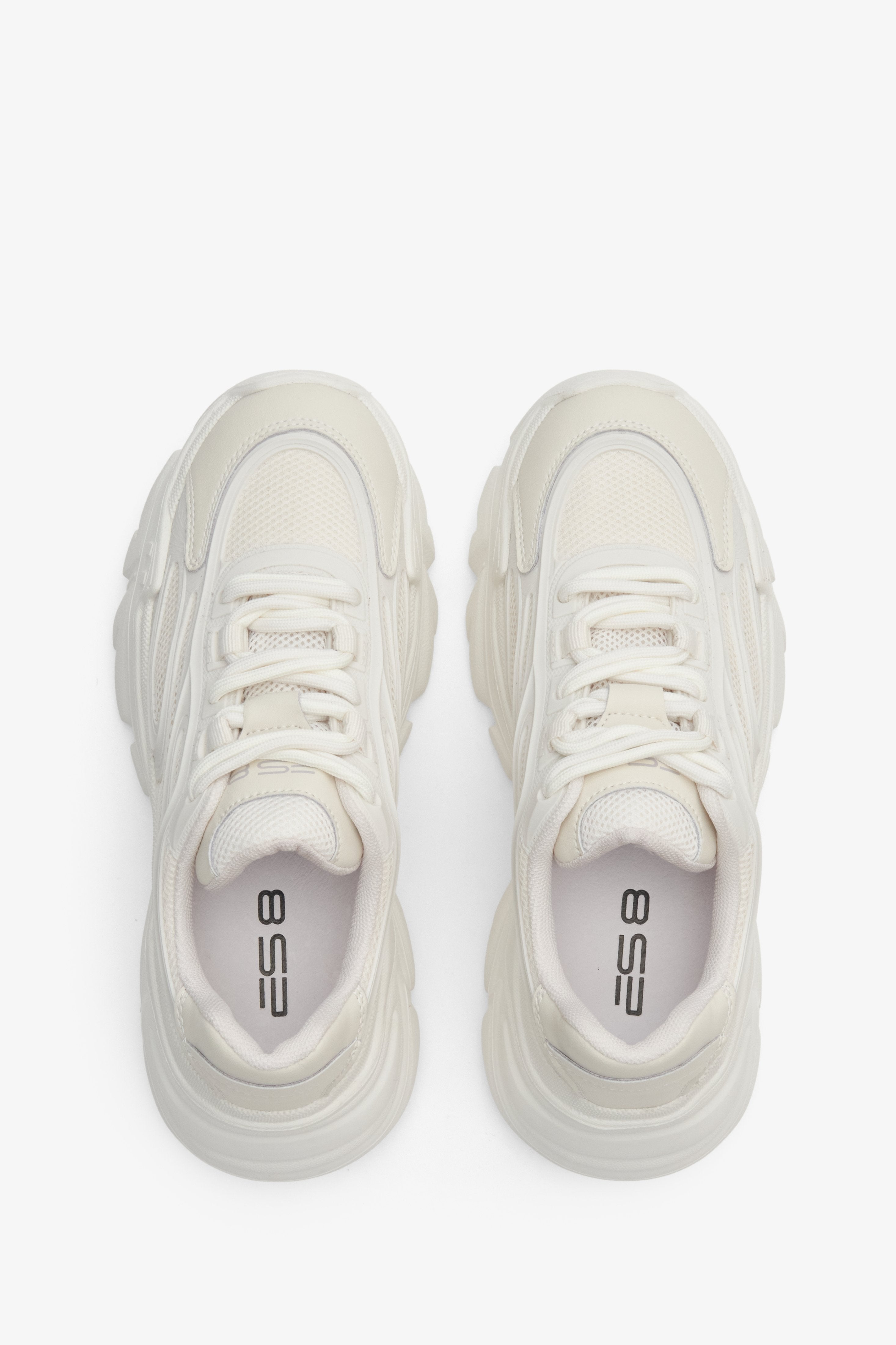 Sznurowane sneakersy damskie ES 8 w kolorze jasnobeżowym - prezentacja modelu z góry.