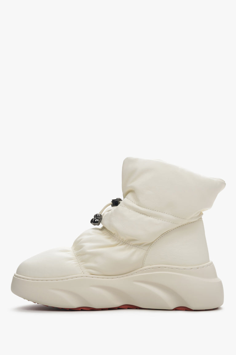 Skórzane śniegowce damskie w kolorze jasnobeżowym Estro - profil buta.