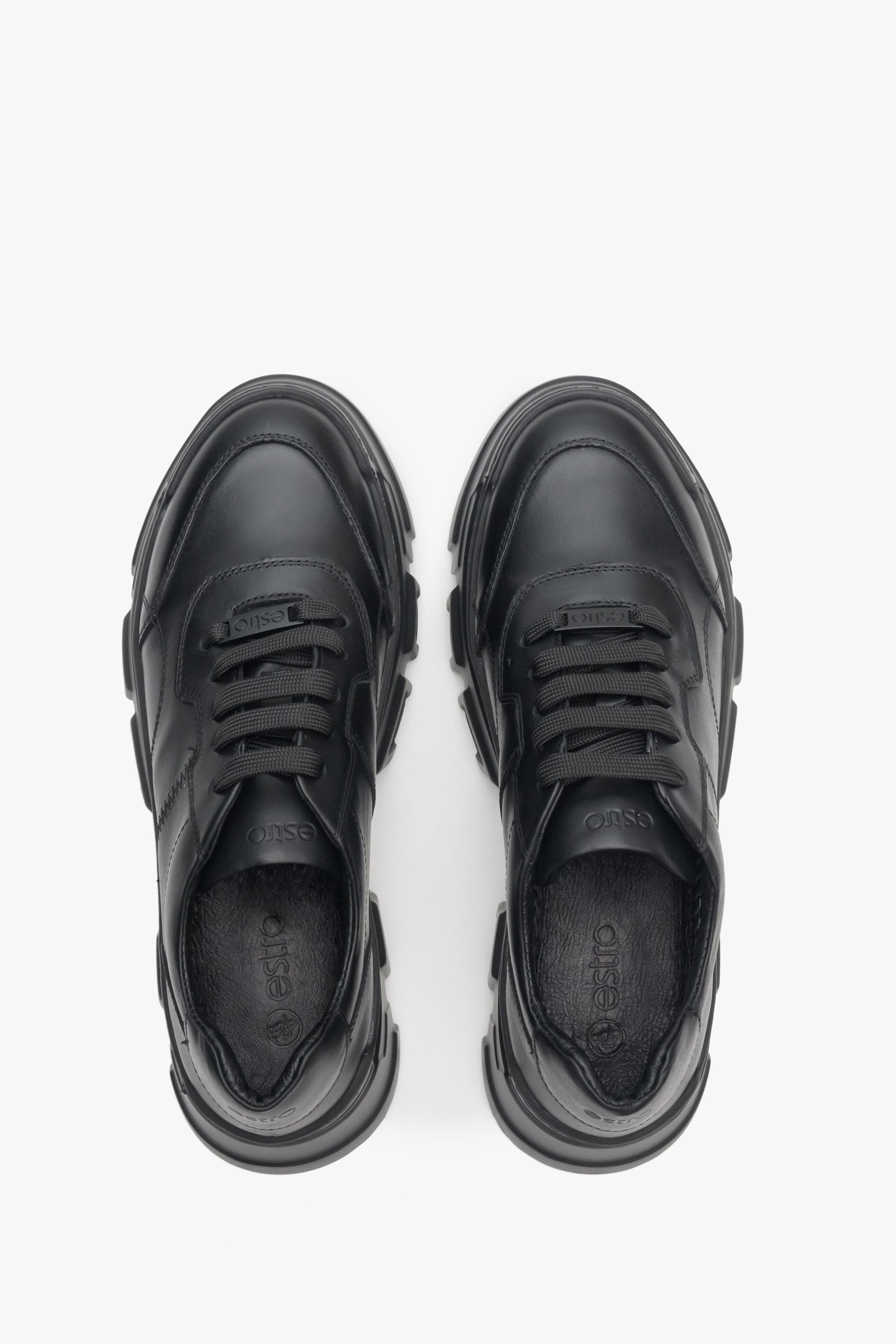 Damskie, skórzane sneakersy Estro ze sznurowaniem - prezentacja modelu w kolorze czarnym z góry.