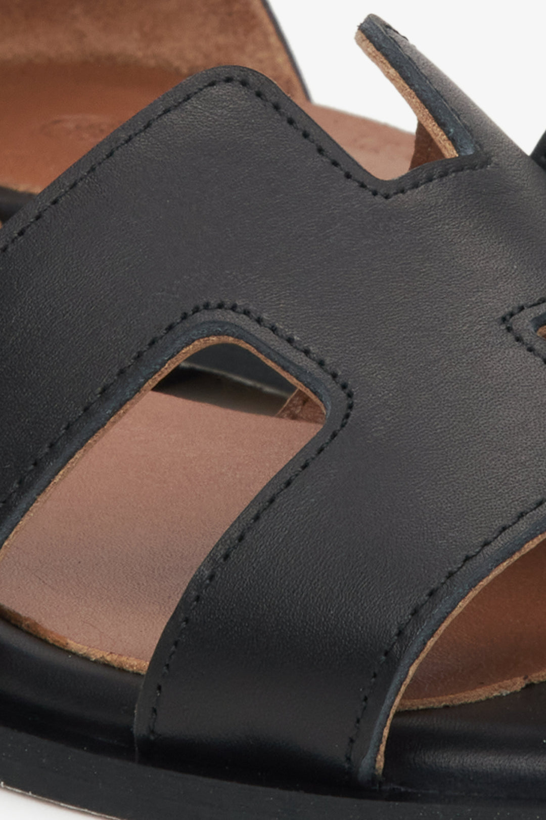 Damskie skórzane sandały Estro - zbliżenie na detal.