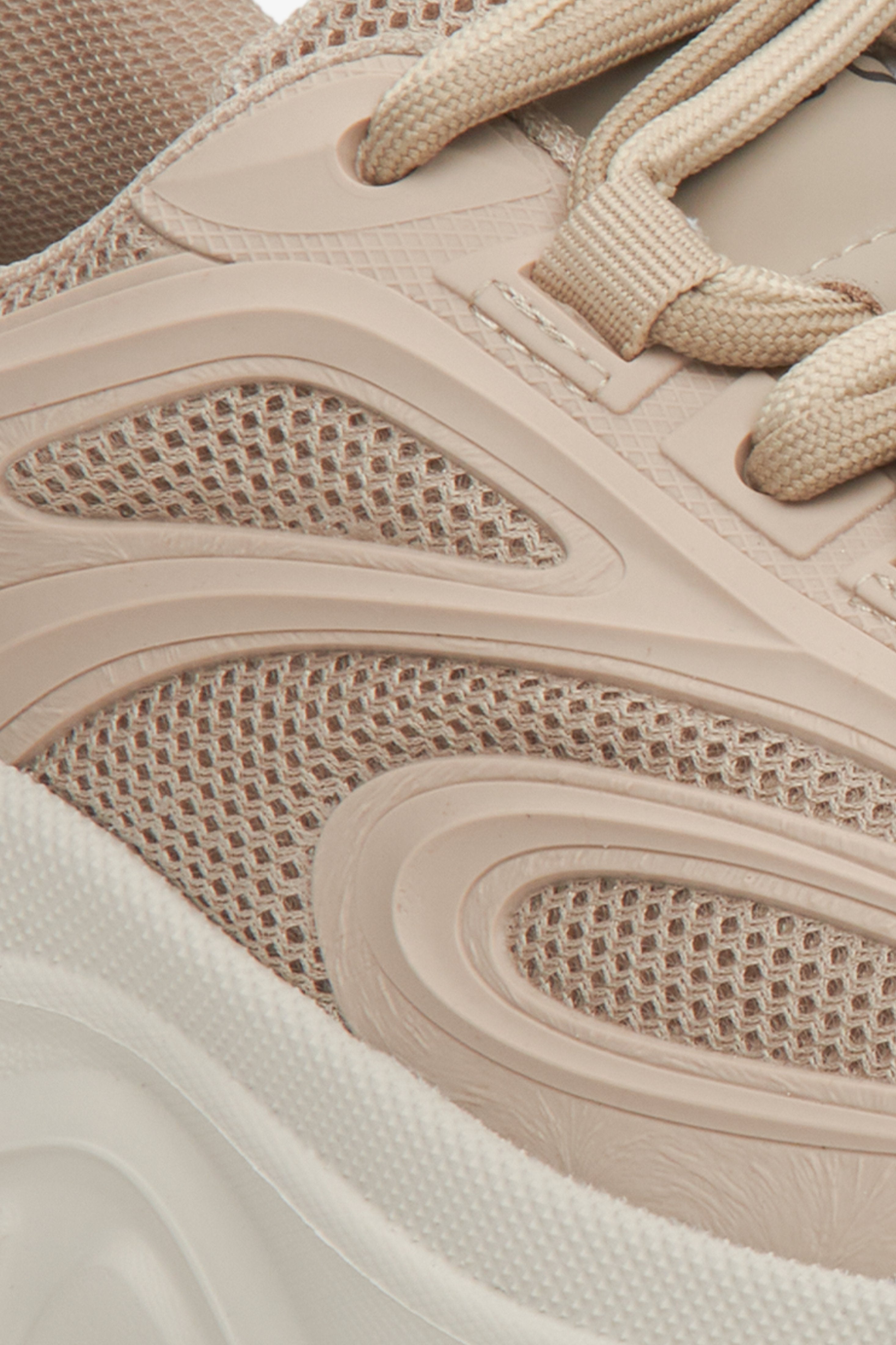 Sneakersy damskie jasnobrązowe ES 8 z łączonych materiałów - zbliżenie na detale.