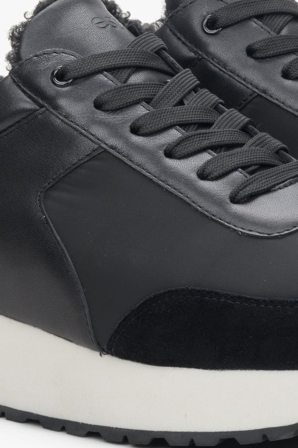 Damskie sneakersy na zimę z ociepleniem w kolorze czarnym ze skóry i weluru - zbliżenie na detale.