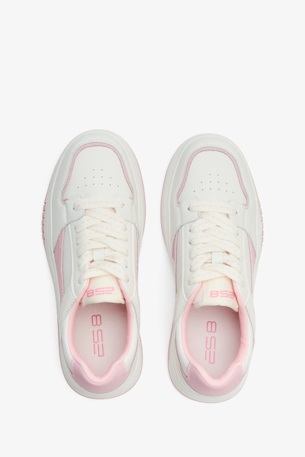 Damskie, skórzane sneakersy z linii sportowej ES 8 w kolorze biało-różowym - prezentacja obuwia z góry.