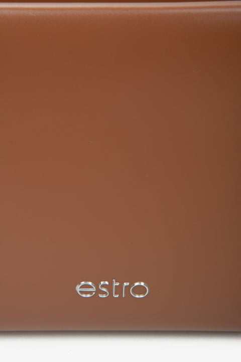Skórzana torebka damska w kolorze brązowym Estro - zbliżenie na detale.