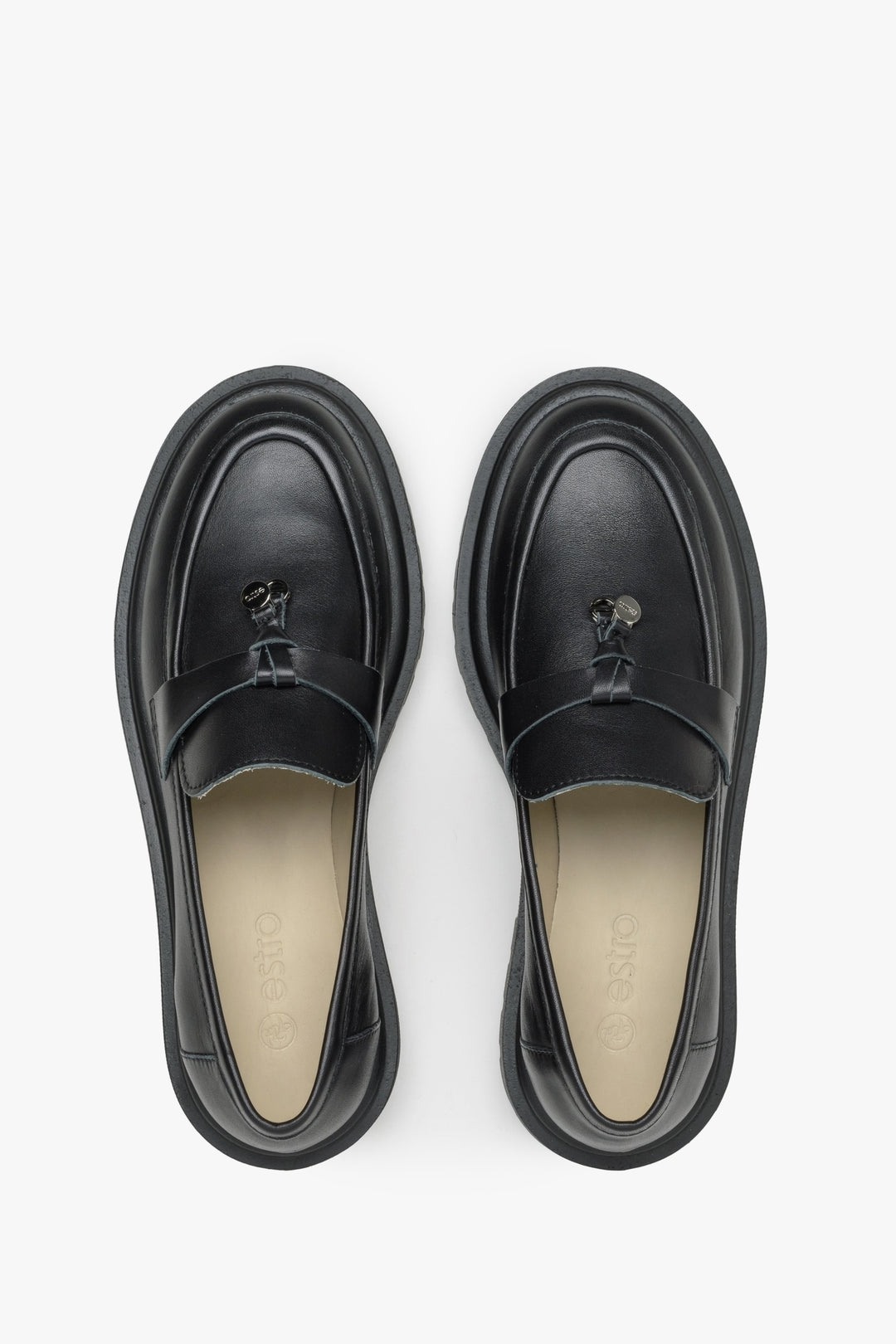 Damskie loafersy slip-on z włoskiej skóry naturalnej w kolorze czarnym - prezentacja modelu z góry.