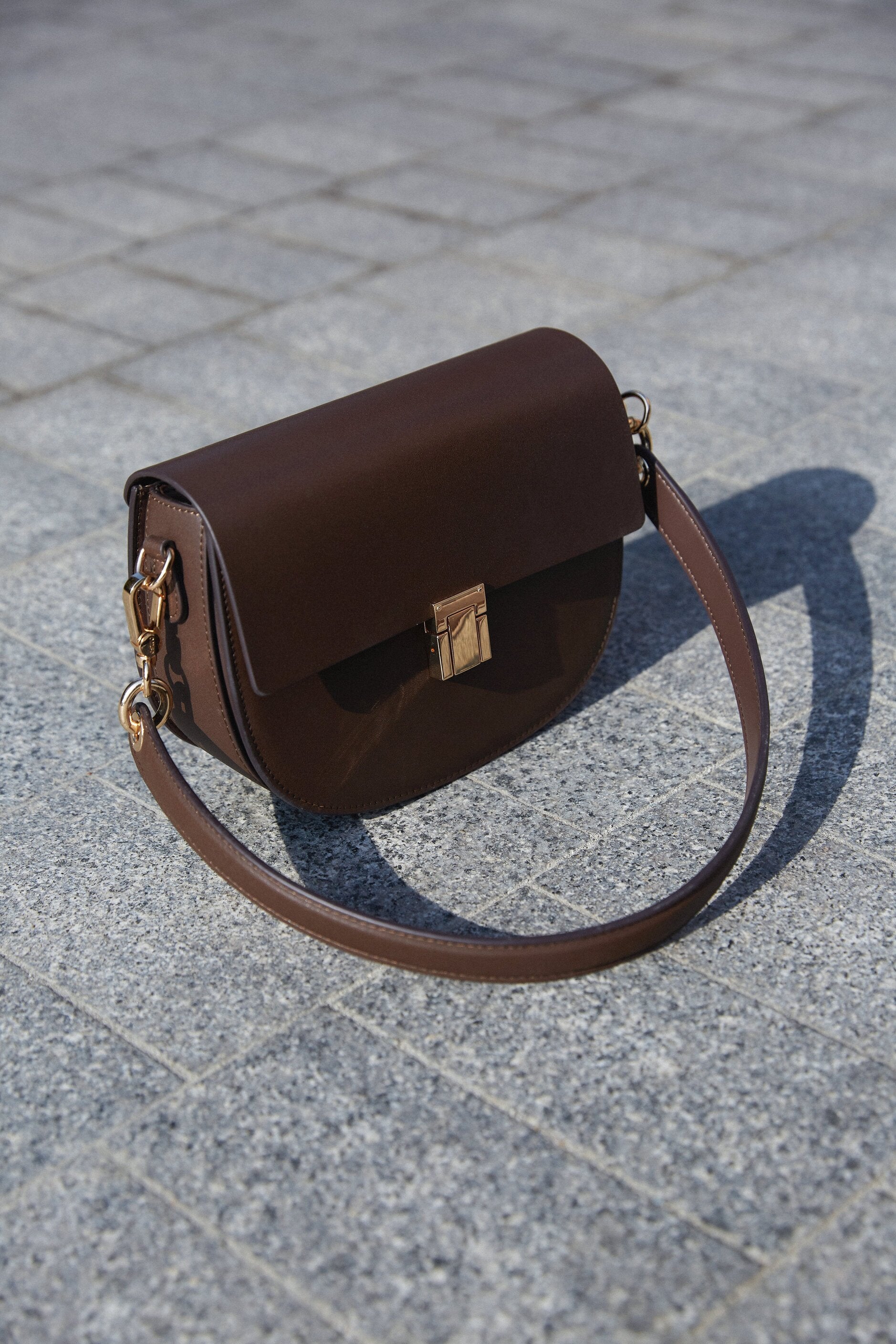 Ciemnobrązowa skórzana torebka damska na ramię Estro ER00114421