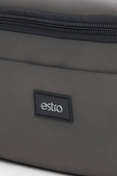 Ciemnoszara nerka męska Estro - zbliżenie na detale.
