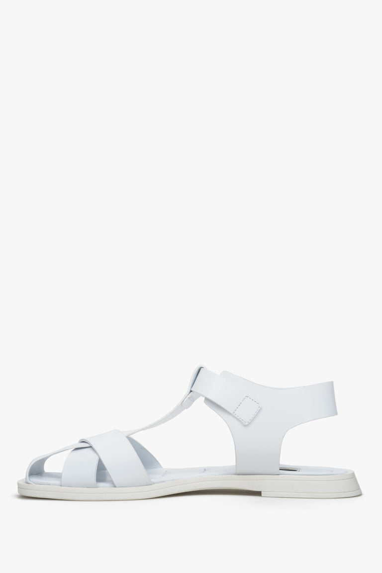 Sandały damskie białe skórzane Estro z zabudowaną linią palców - profil.