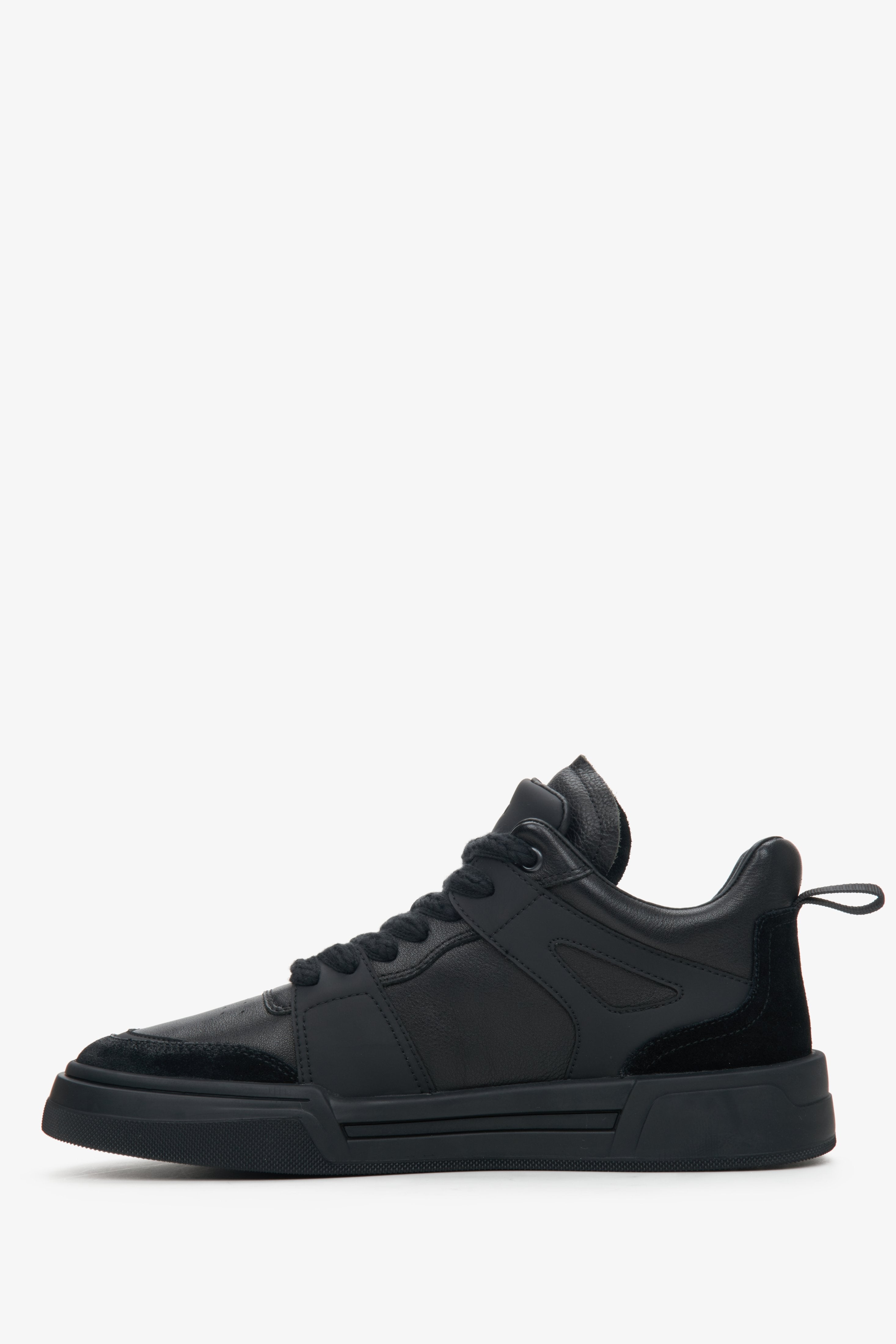Wysokie sneakersy męskie ze skóry naturalnej i zamszu Estro - profil buta.