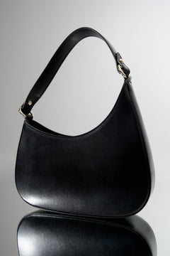 Czarna torebka damska typu shoulder bag ze skóry naturalnej Estro ER00113005