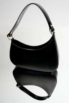 Czarna torebka damska typu shoulder bag ze skóry naturalnej Estro ER00113005