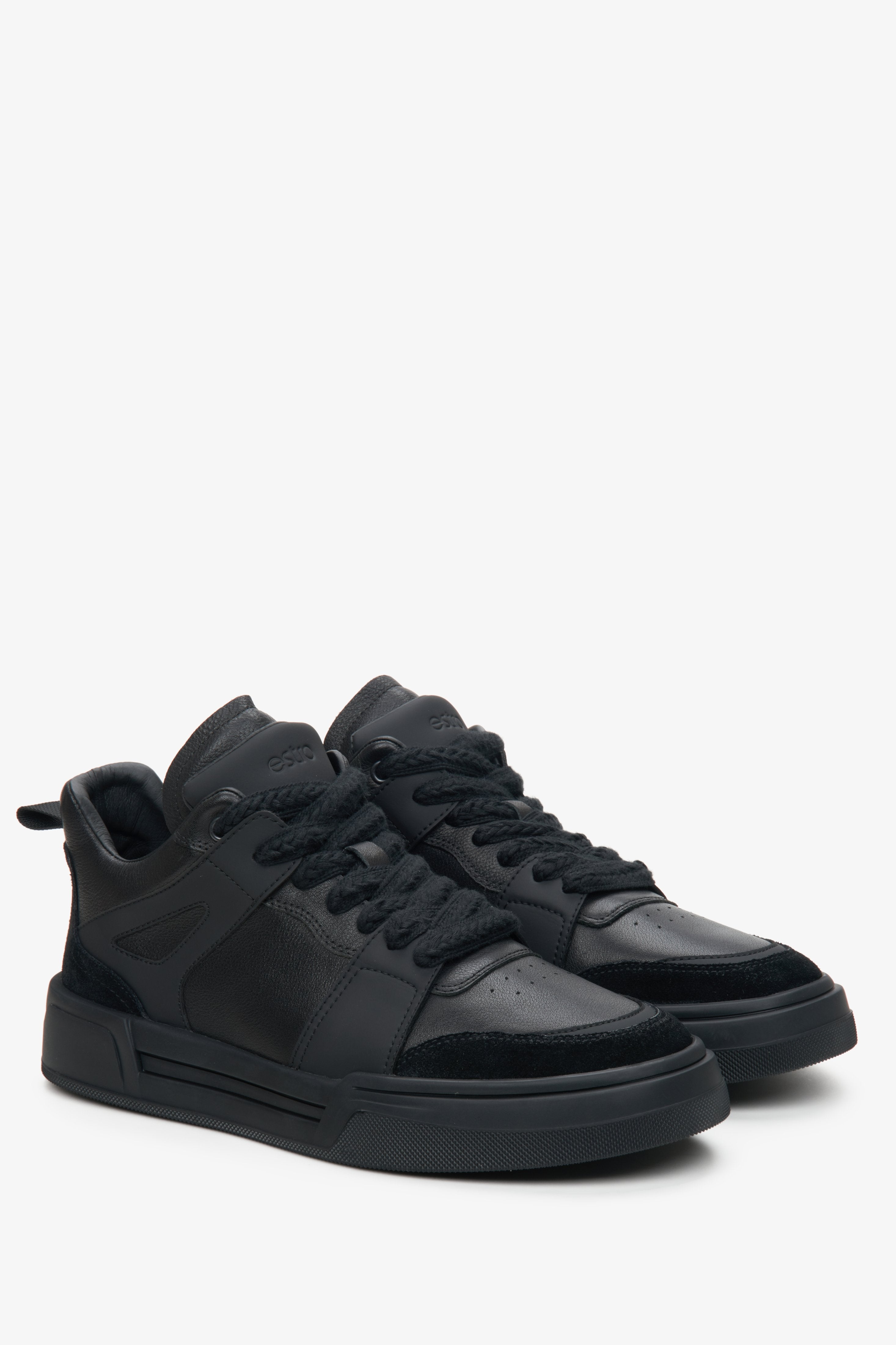 Wysokie sneakersy męskie Estro w kolorze czarnym ze skóry naturalnej i zamszu.