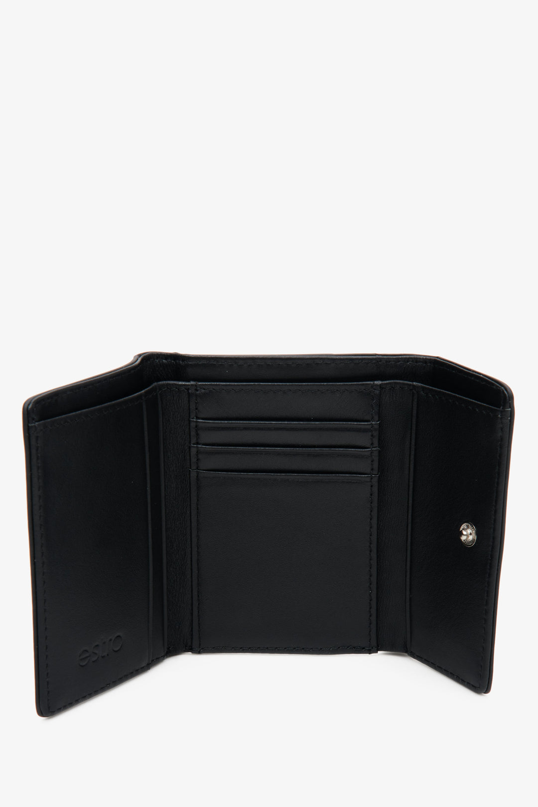 Damski, poręczny portfel średniej wielkości ze skóry naturalnej w kolorze czarnym - wnętrze modelu.