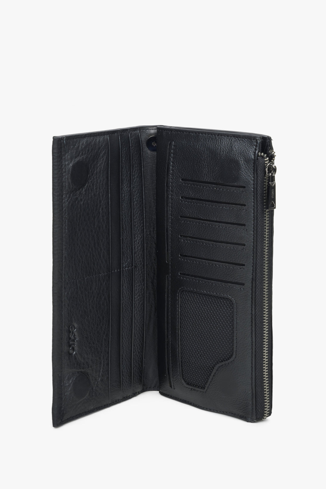 Skórzany pojemny portfel męski Estro - wnętrze modelu.