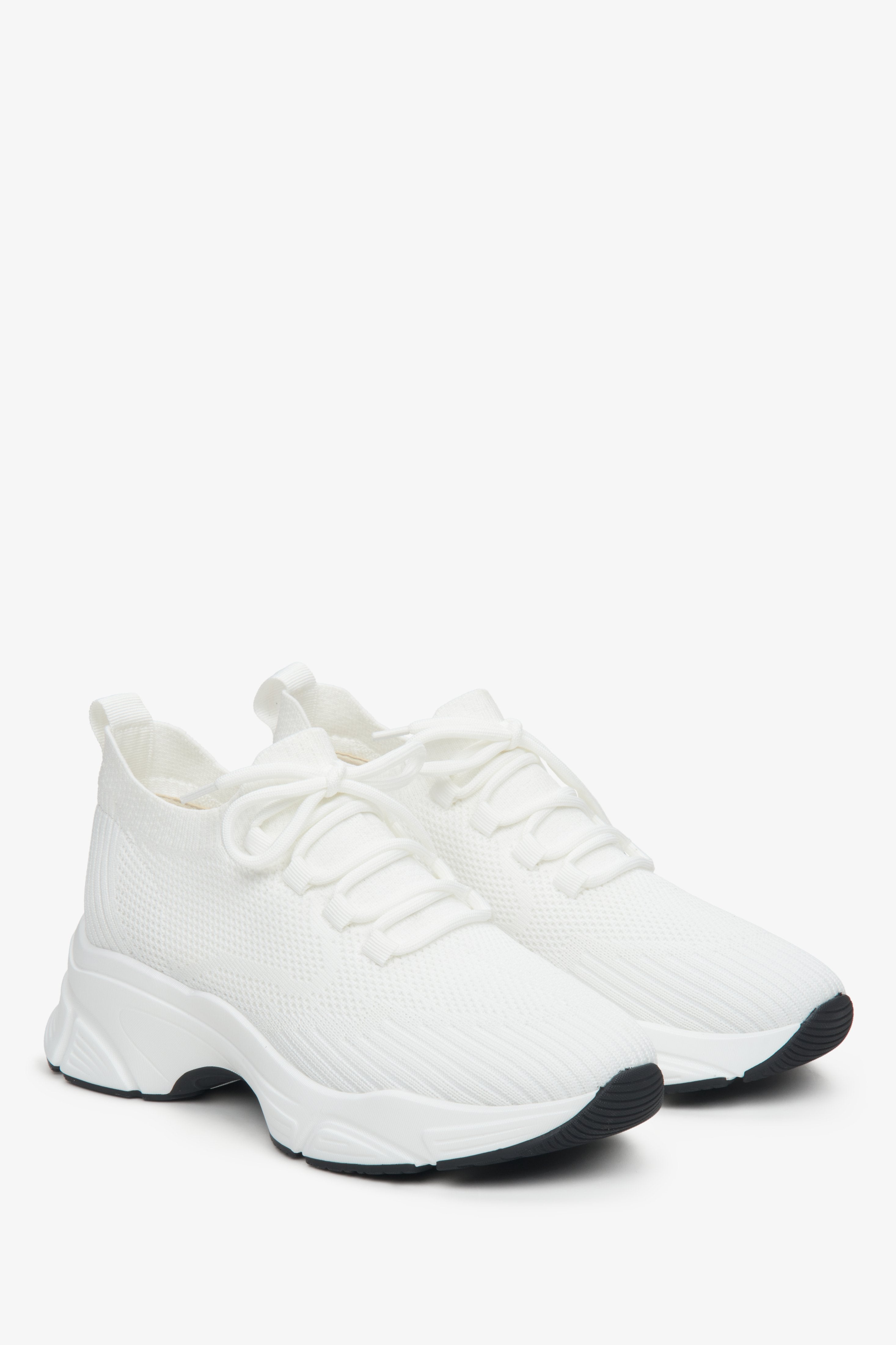Letnie sneakersy damskie Estro z siateczki w kolorze białym