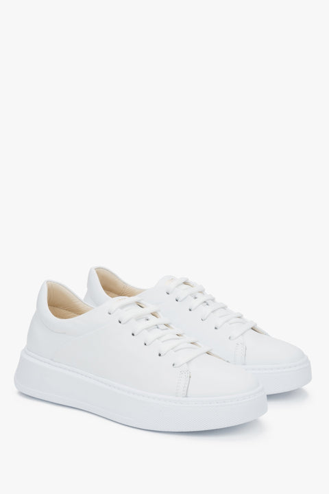 Białe sneakersy damskie Estro ze skóry.