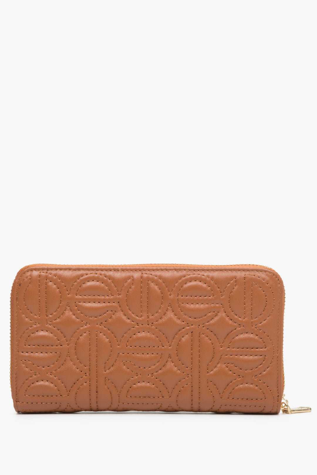 Brązowy, skórzany portfel damski z tłoczonym logo marki Estro.