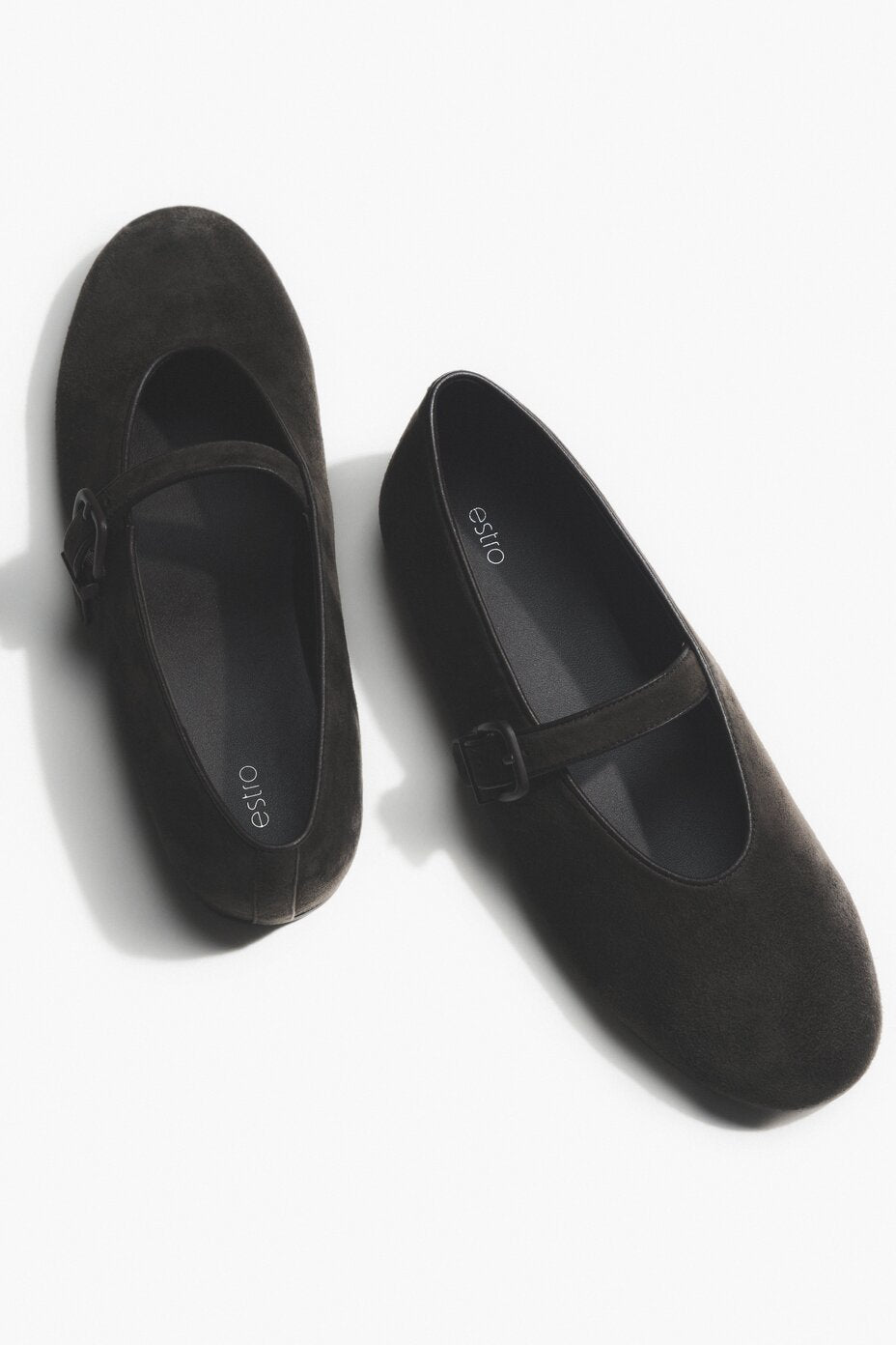 Ciemnobrązowe baleriny damskie ze sprzączką z miękkiego weluru naturalnego Estro ER00116953