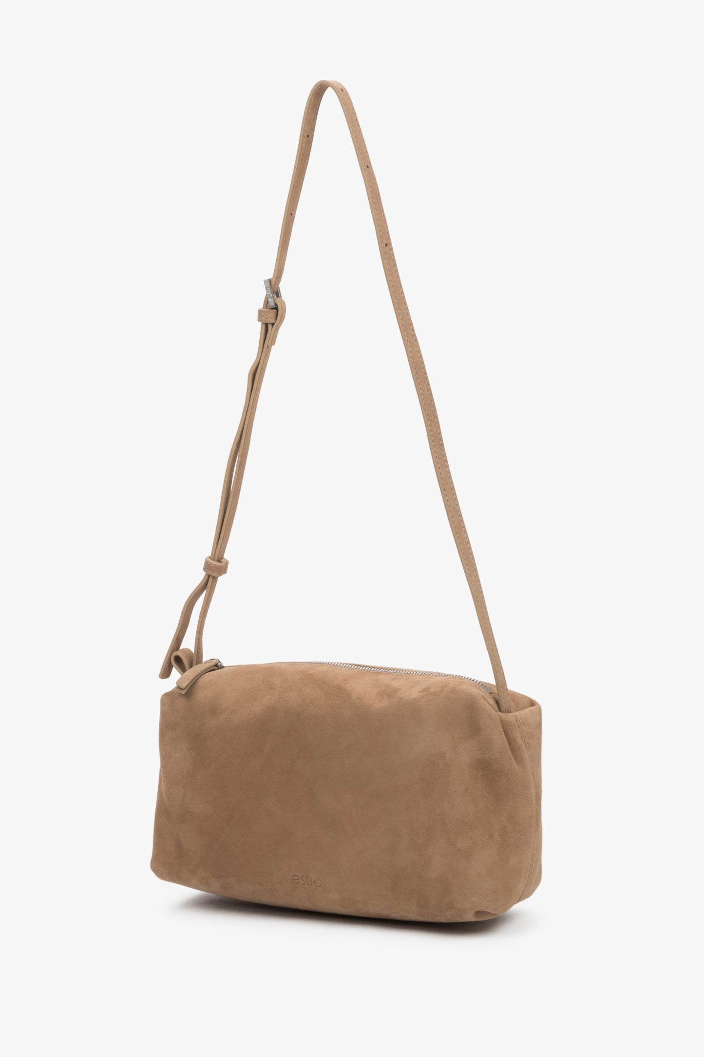 Beżowa listonoszka damska z miękkiego weluru naturalnego.