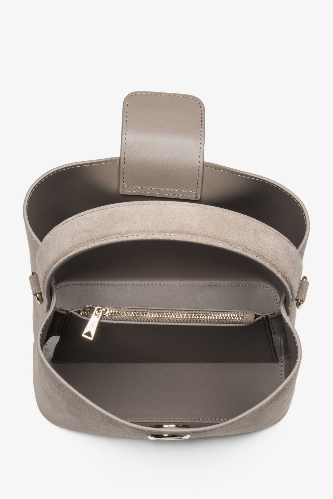 Z weluru naturalnego, beżowa torebka damska do ręki Estro.