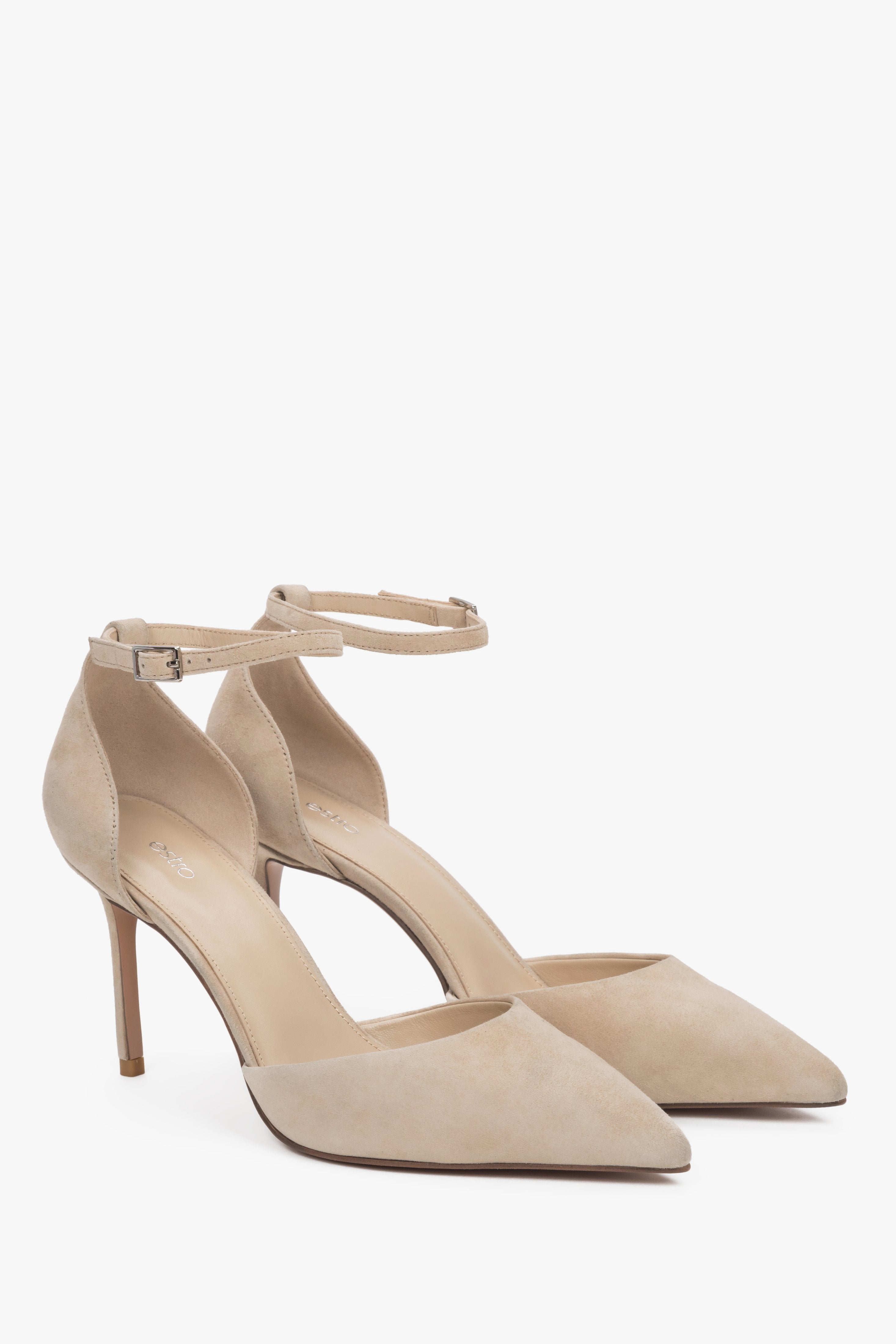 Buty na obcasie Estro, beżowe, ze sprzączką, z weluru naturalnego.