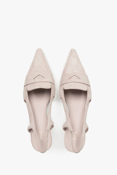 Damskie beżowe slingbacki z weluru naturalnego na obcasie kitten heel Estro.