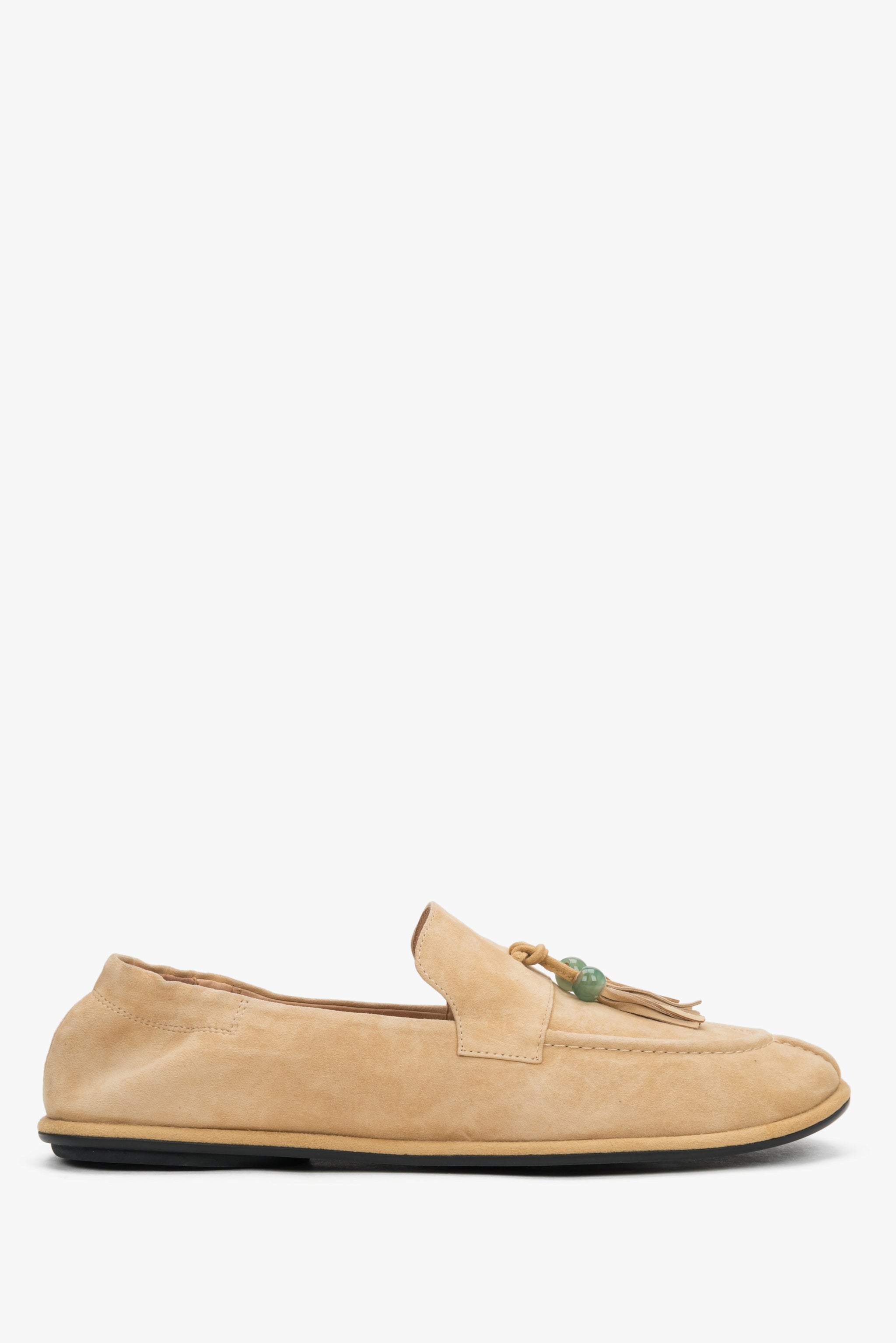 Damskie beżowe loafersy z ozdobnym chwostem typu barefoot z weluru naturalnego Estro.